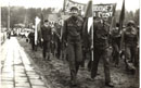 Pochd pierwszomajowy w Kepicach 1974. Z transparentem R. Szopa vel Rzeszowski obok R. Jakimowicz.