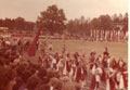 Rok 1976, stadion. Uroczystosci odsloniecia Maryski. Z czerwona flaga R. Jakimowicz.